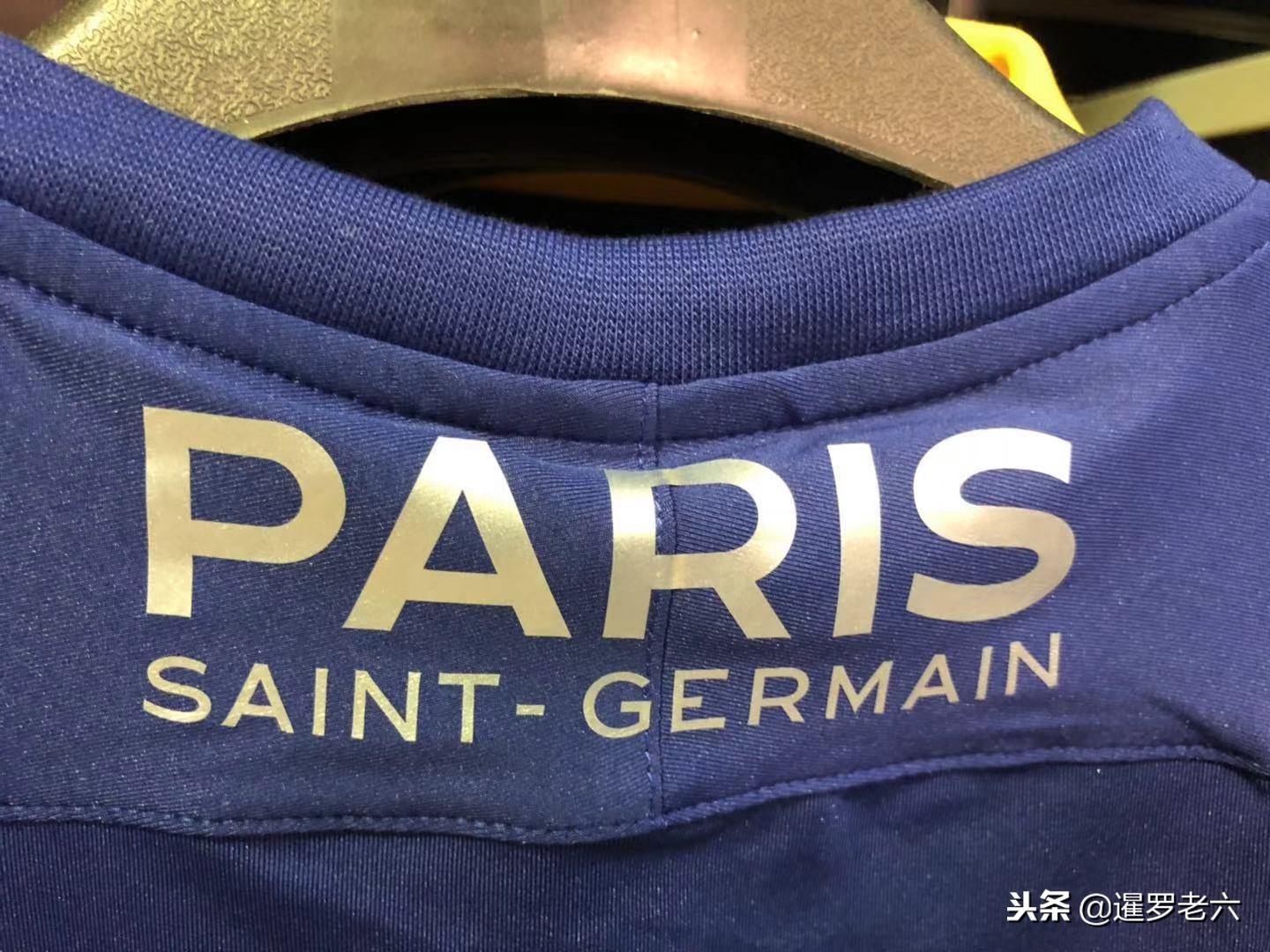 其背后的精